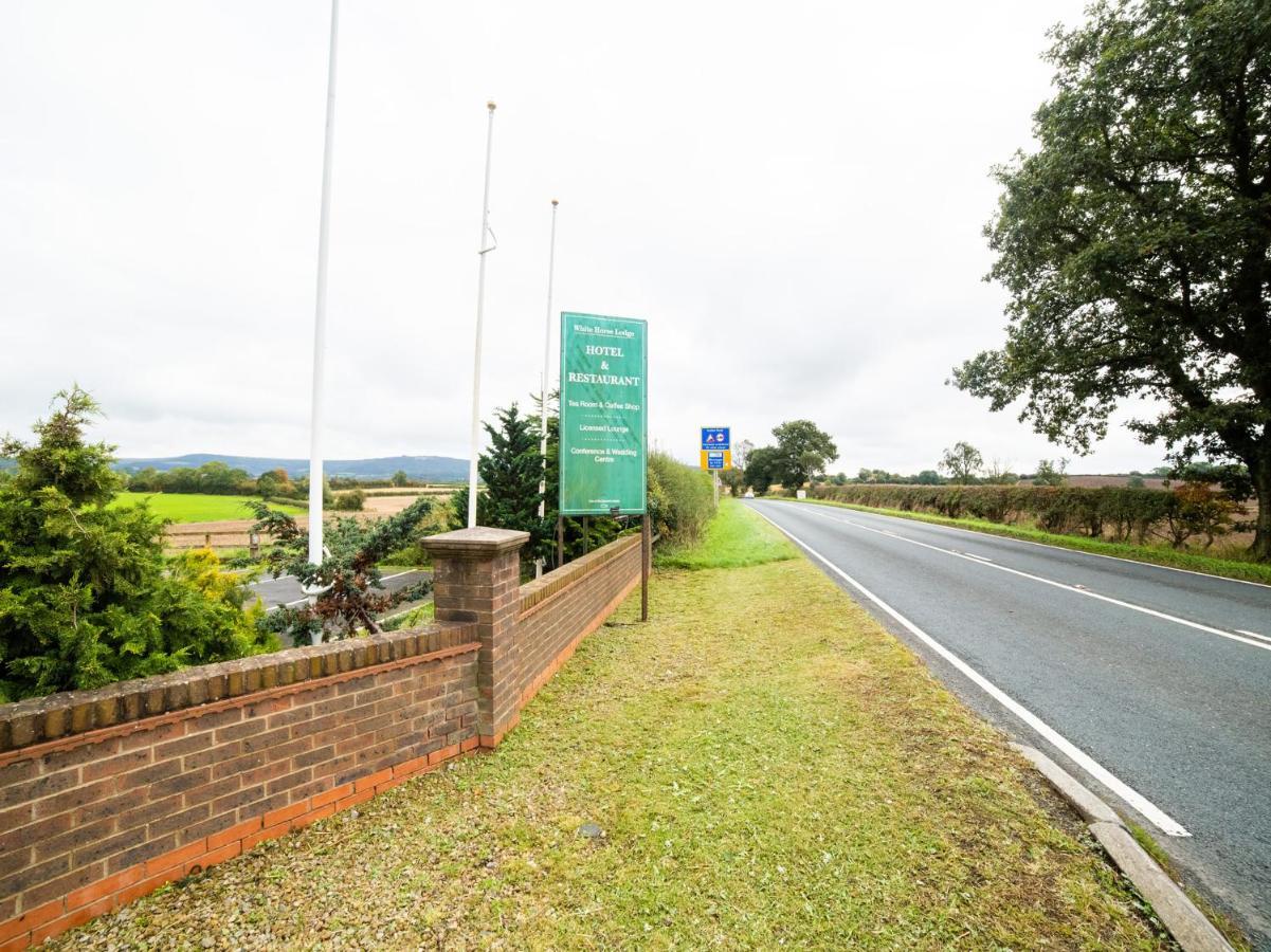 Oyo White Horse Lodge Hotel, East Thirsk Bagby Extérieur photo